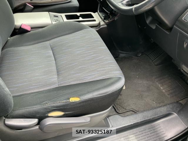 Toyota VOXY 2011-08 7964353-18