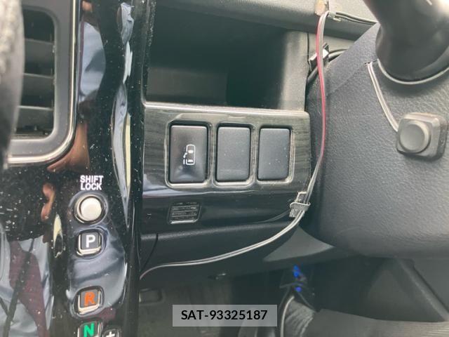 Toyota VOXY 2011-08 7964353-22