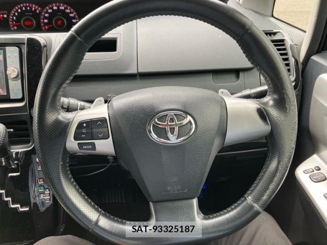 Toyota VOXY 2011-08 7964353-23