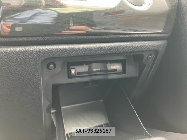 Toyota VOXY 2011-08 7964353-24