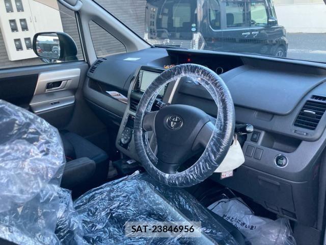 Toyota VOXY 2007-07 7964354-13