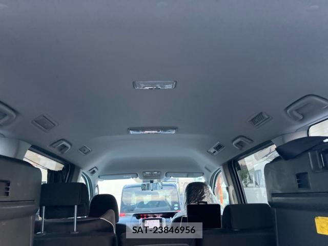 Toyota VOXY 2007-07 7964354-20