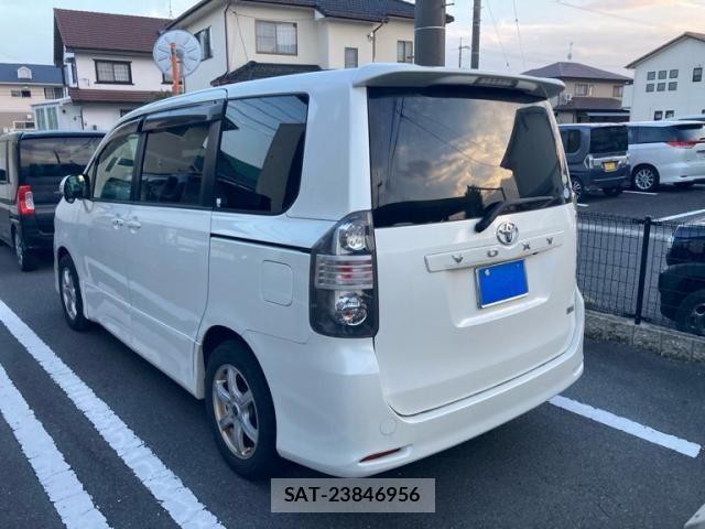 Toyota VOXY 2007-07 7964354-2