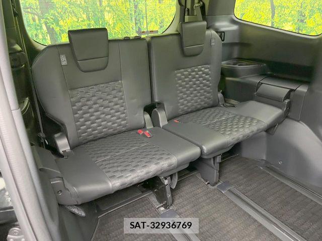 Toyota VOXY 2023-04 7964327-9