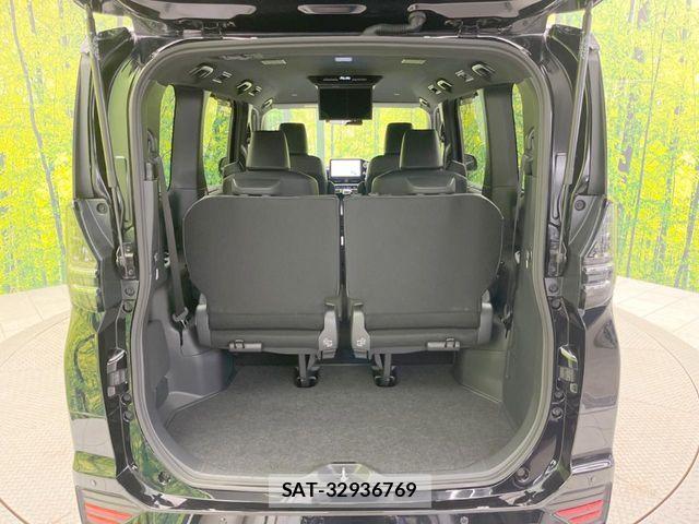 Toyota VOXY 2023-04 7964327-10