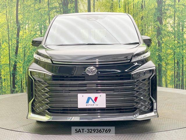 Toyota VOXY 2023-04 7964327-14