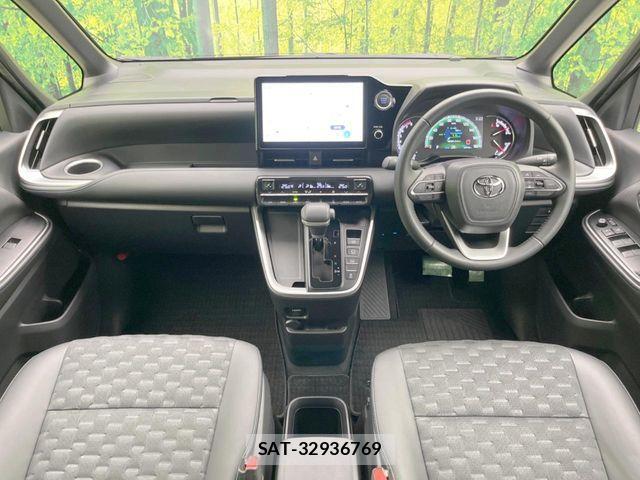 Toyota VOXY 2023-04 7964327-1