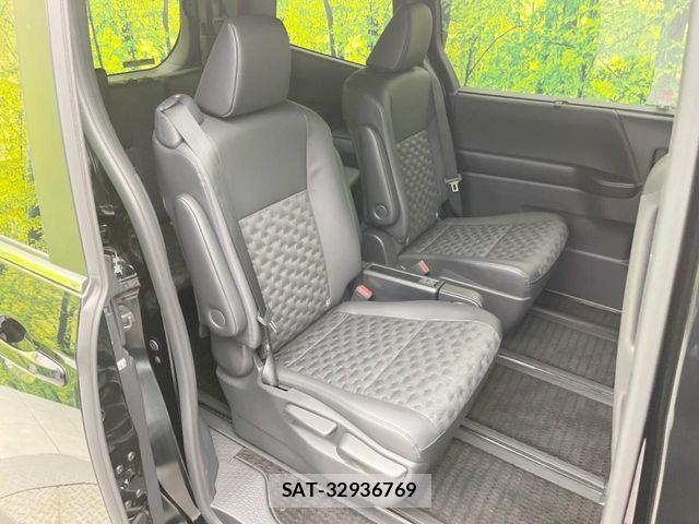 Toyota VOXY 2023-04 7964327-8