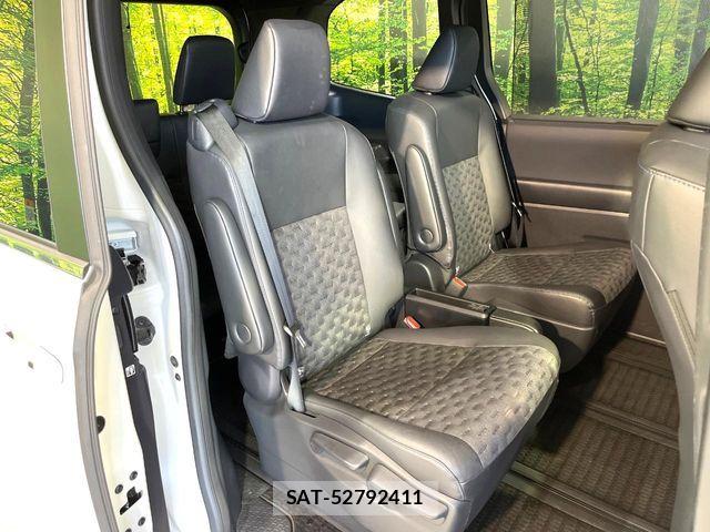 Toyota VOXY 2024-03 7964328-8
