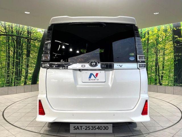 Toyota VOXY 2019-05 7964334-15
