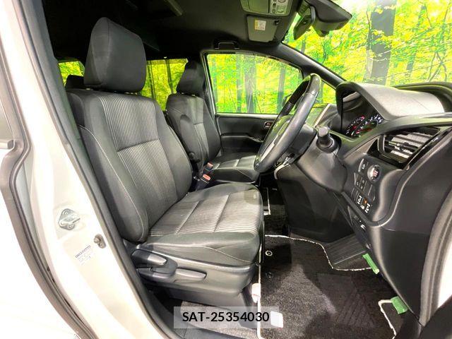 Toyota VOXY 2019-05 7964334-7