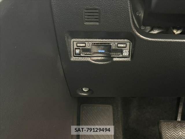 Toyota VOXY 2022-04 7964325-23