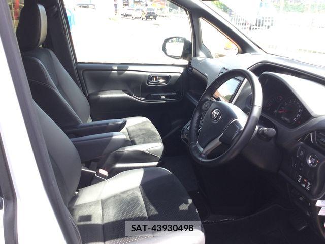 Toyota VOXY 2021-03 7964335-11