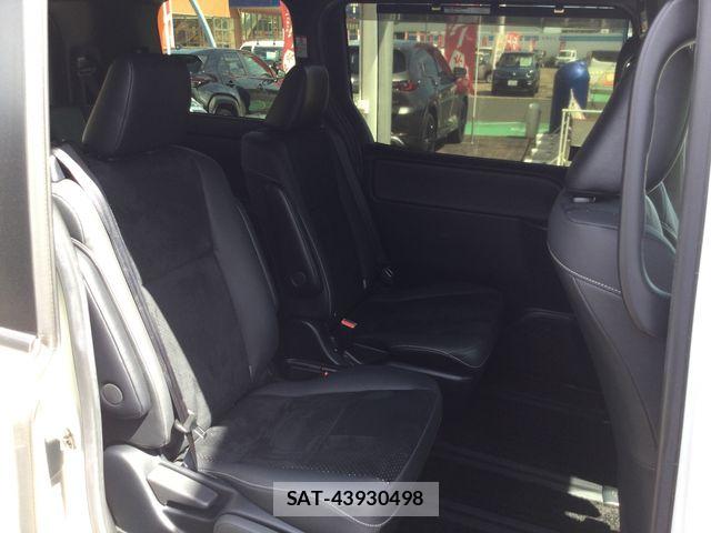 Toyota VOXY 2021-03 7964335-12