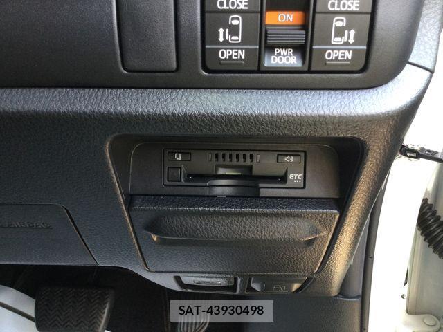 Toyota VOXY 2021-03 7964335-17