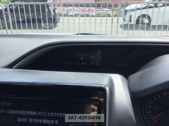 Toyota VOXY 2021-03 7964335-22