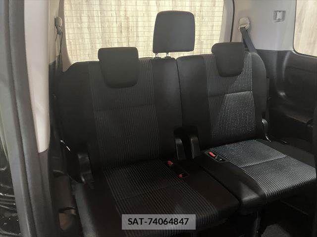Toyota VOXY 2016-09 7964348-9