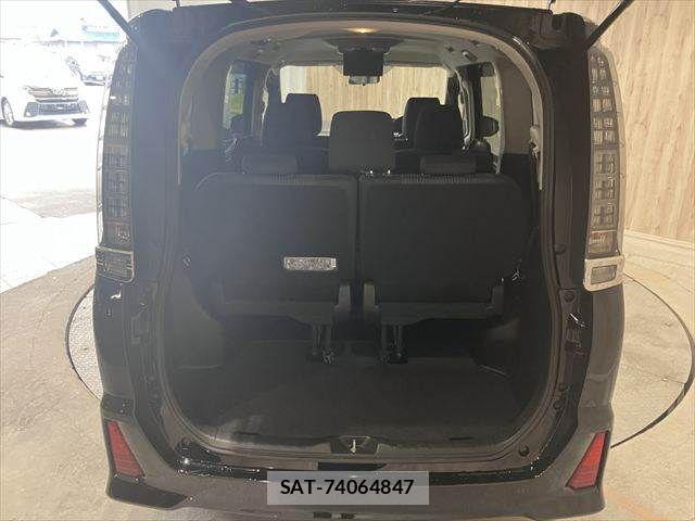 Toyota VOXY 2016-09 7964348-10