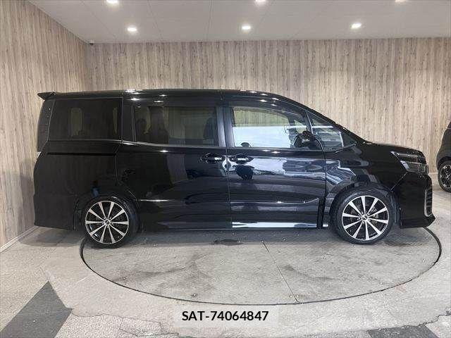 Toyota VOXY 2016-09 7964348-17