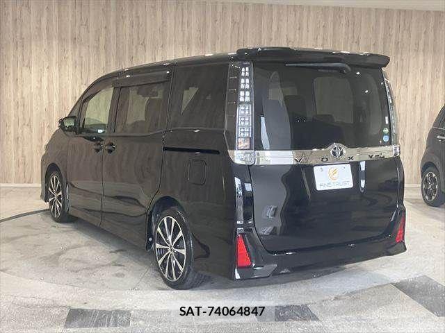 Toyota VOXY 2016-09 7964348-20