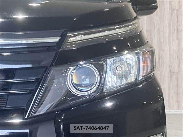 Toyota VOXY 2016-09 7964348-24