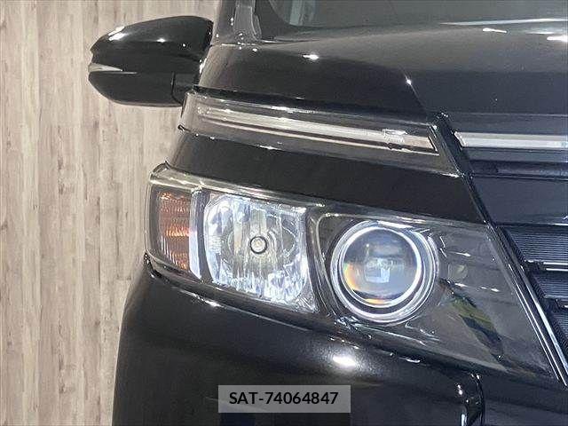 Toyota VOXY 2016-09 7964348-25