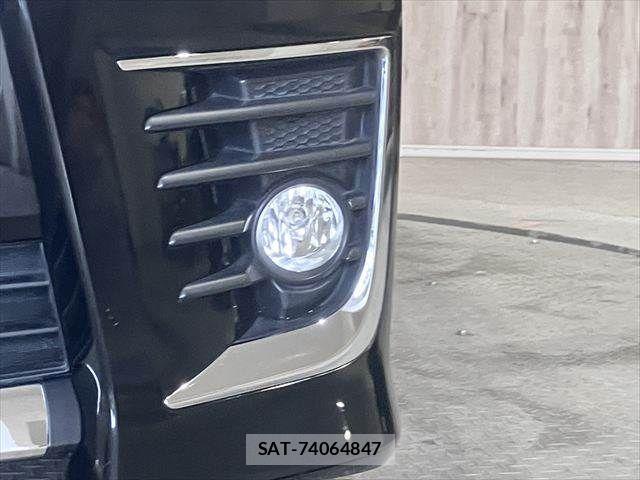 Toyota VOXY 2016-09 7964348-26
