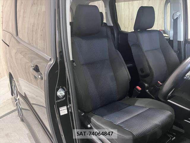 Toyota VOXY 2016-09 7964348-7
