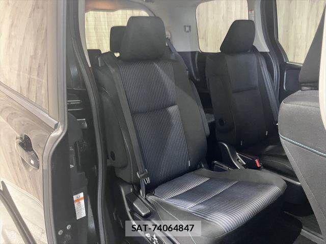 Toyota VOXY 2016-09 7964348-8