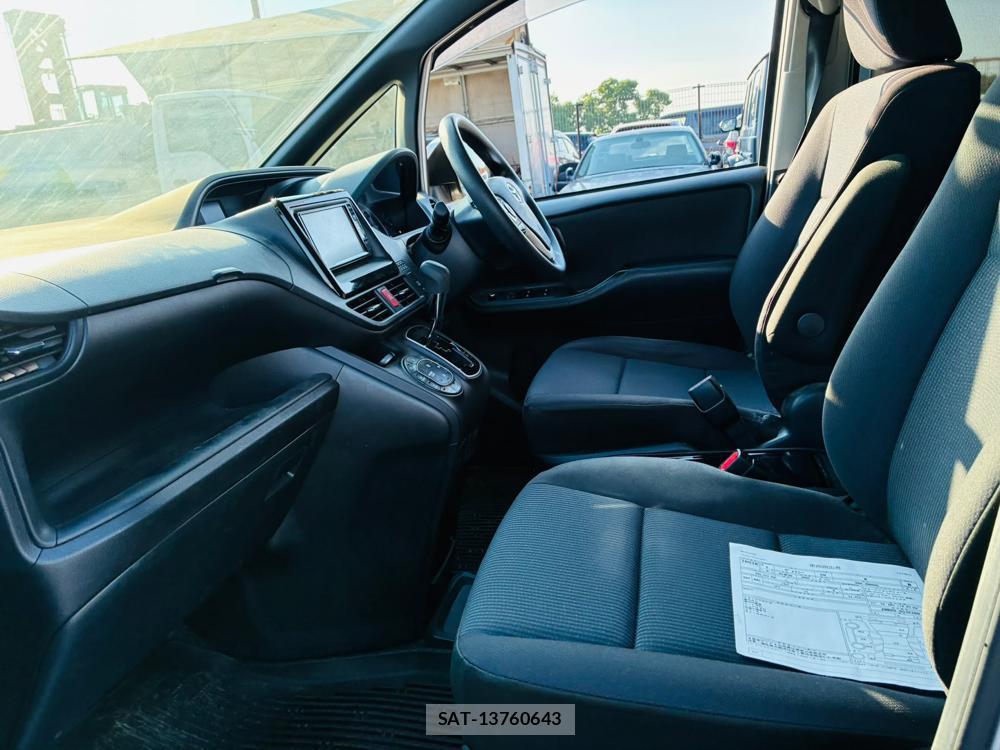 Toyota VOXY 2019-06 7831343-10