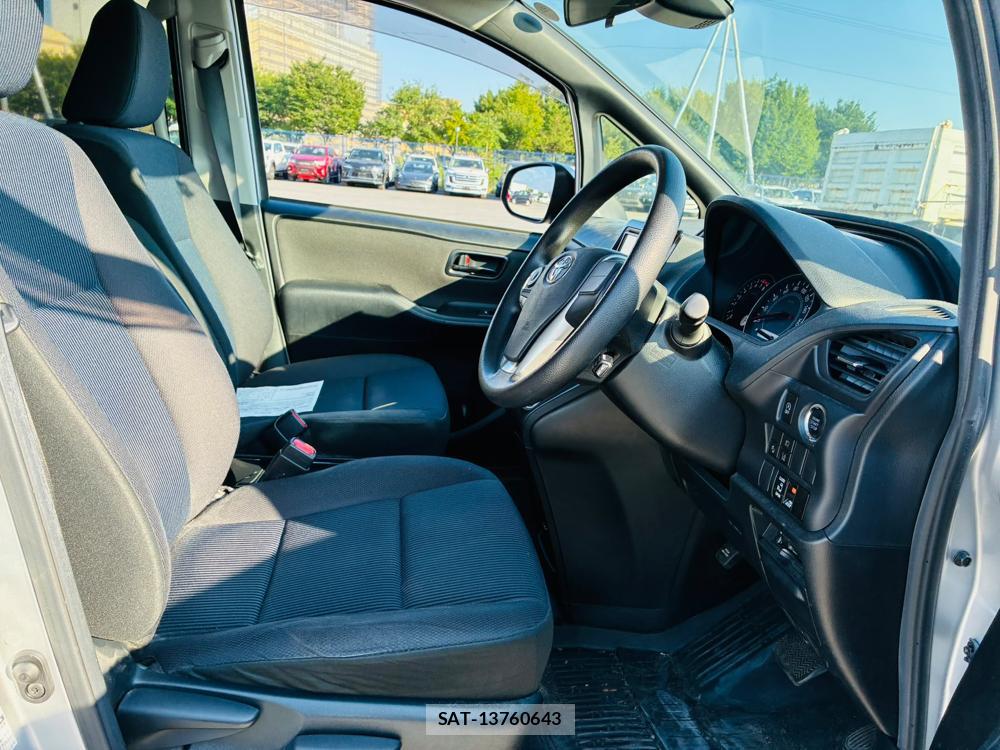 Toyota VOXY 2019-06 7831343-11