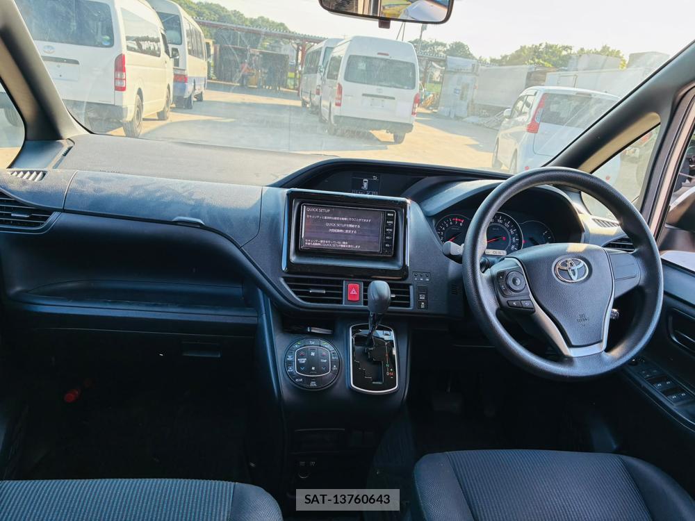 Toyota VOXY 2019-06 7831343-12