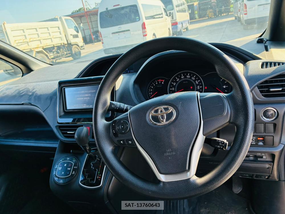 Toyota VOXY 2019-06 7831343-14