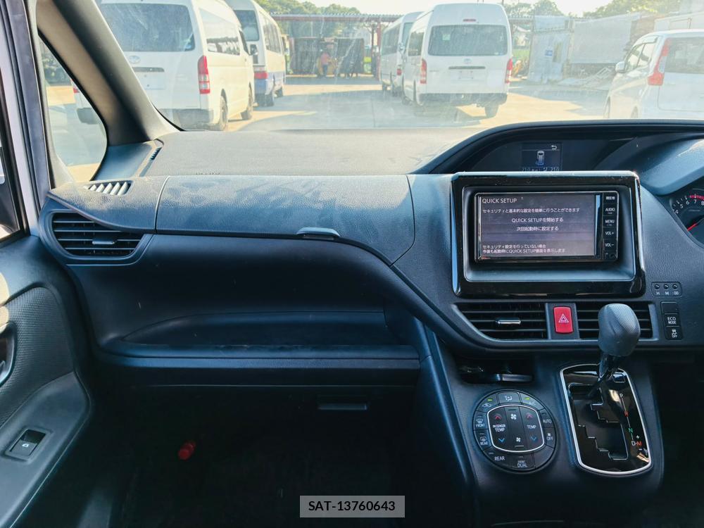 Toyota VOXY 2019-06 7831343-17