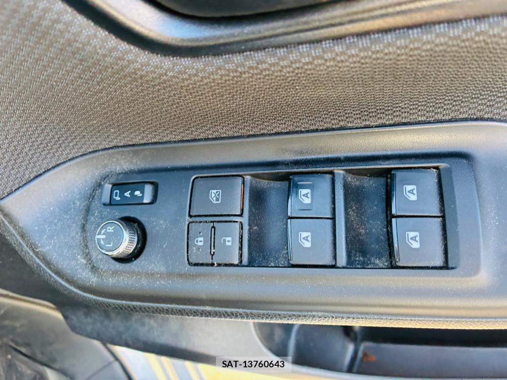 Toyota VOXY 2019-06 7831343-21