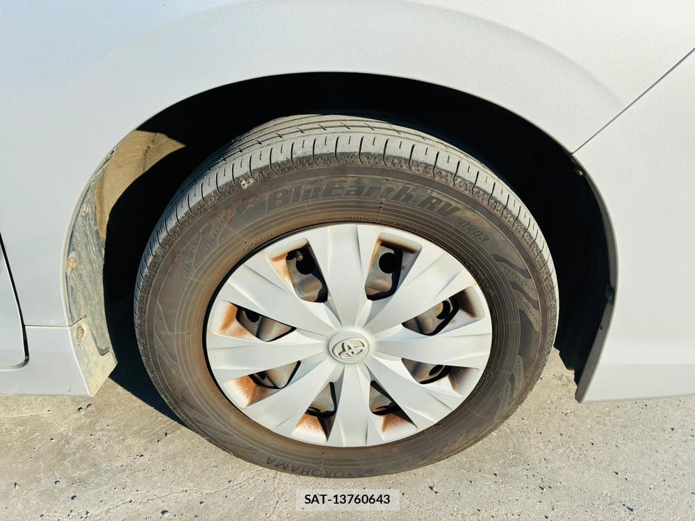 Toyota VOXY 2019-06 7831343-28