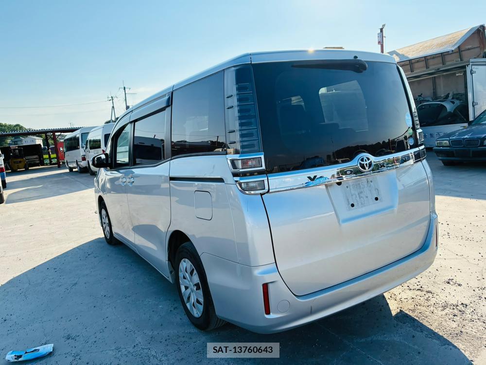 Toyota VOXY 2019-06 7831343-2