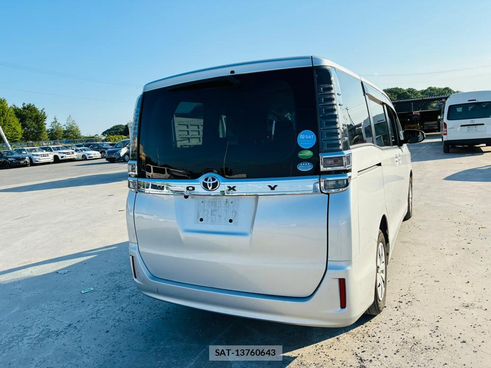 Toyota VOXY 2019-06 7831343-4
