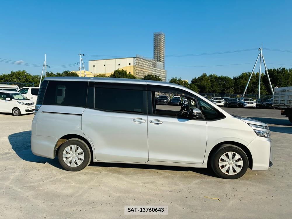 Toyota VOXY 2019-06 7831343-5