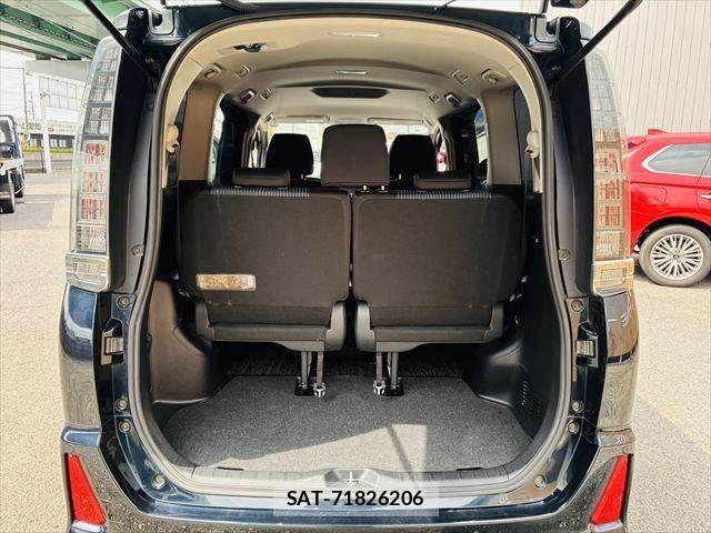 Toyota VOXY 2014-04 7964349-10