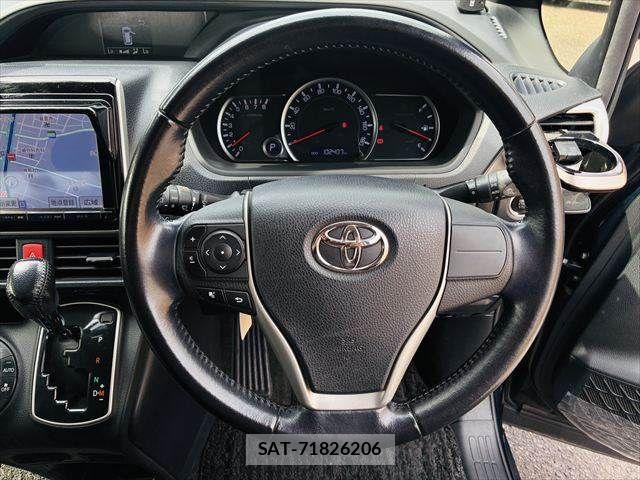 Toyota VOXY 2014-04 7964349-11