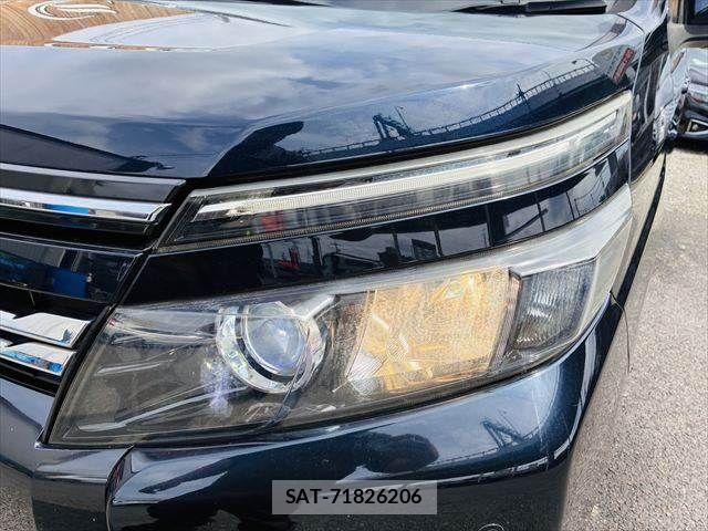 Toyota VOXY 2014-04 7964349-12