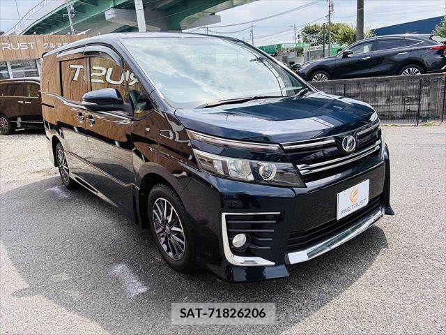Toyota VOXY 2014-04 7964349-16