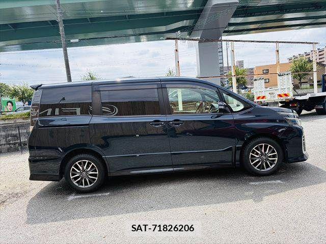 Toyota VOXY 2014-04 7964349-17