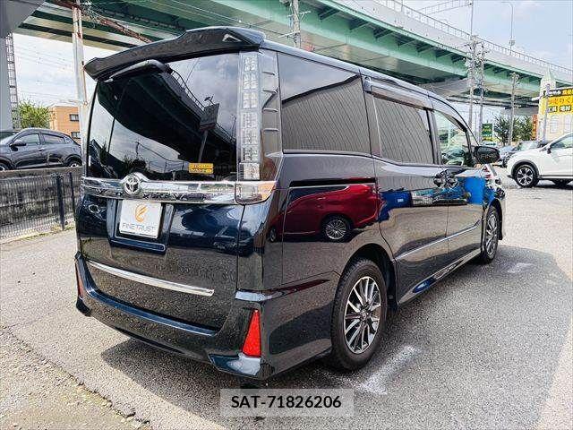 Toyota VOXY 2014-04 7964349-18