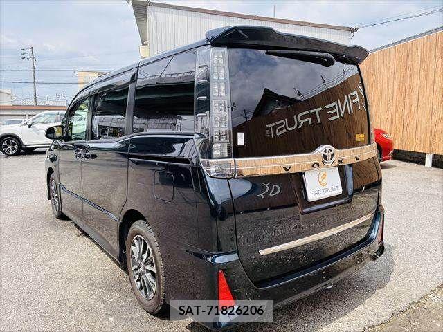 Toyota VOXY 2014-04 7964349-20