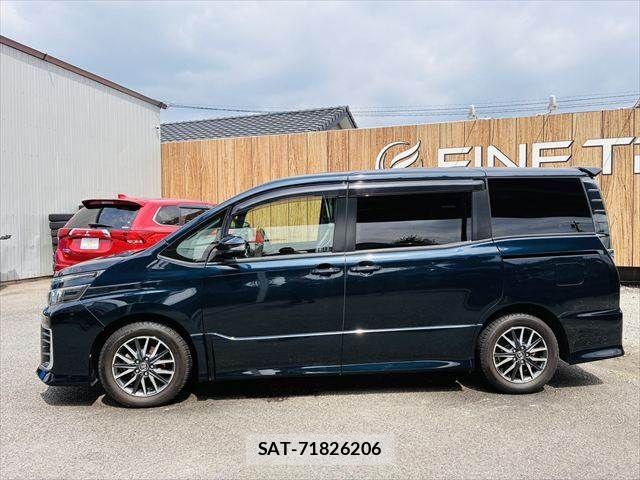 Toyota VOXY 2014-04 7964349-21