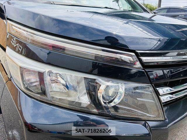 Toyota VOXY 2014-04 7964349-23