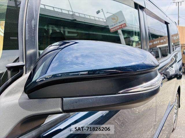 Toyota VOXY 2014-04 7964349-26