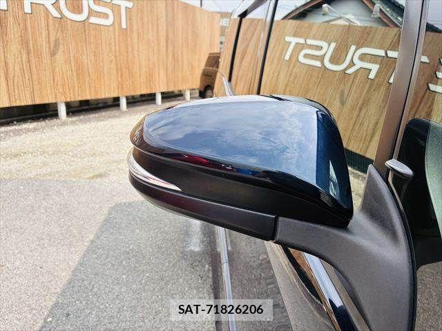 Toyota VOXY 2014-04 7964349-27